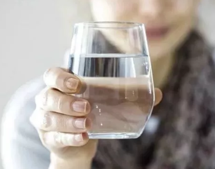 喝水需注意的禁忌，这5种做法伤心脏！多喝不如会喝！